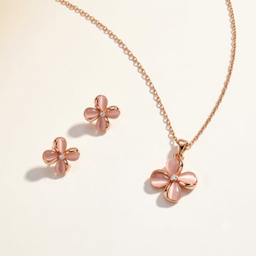 Blush Floral Clover Pendant Set