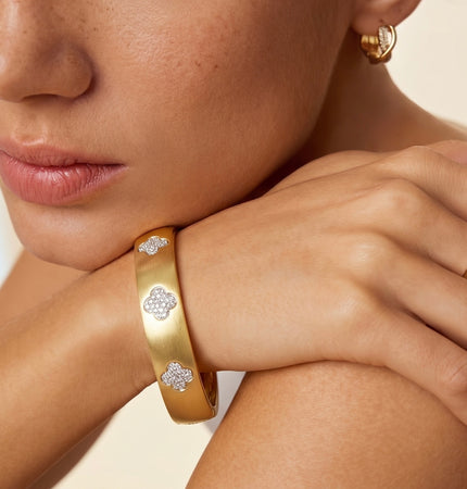 Brushed Mood Clover Bangle Bracelet