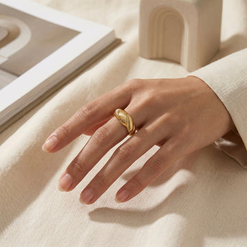 Crossaint Ring